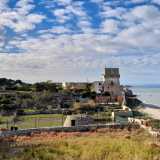 Il nostro viaggio termina al cospetto della bella Torre Olivieri, sita sul litorale tra Bisceglie e Trani. Chiamata anche Torre Lama per la vicinanza all�omonimo ponte in pietra naturale, fu progettata dai due ingegneri partenopei Benvenuto Tortelli e Giovan Tommaso Scala e terminata nel 1598